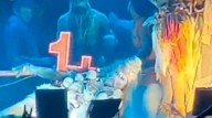 VIDEO MUY FUERTE: Muere actor en plena función al tocar estructura electrificada