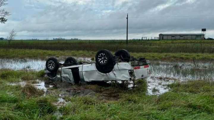 Tragedia en Bolívar: un hombre murió al volcar con su camioneta durante el temporal