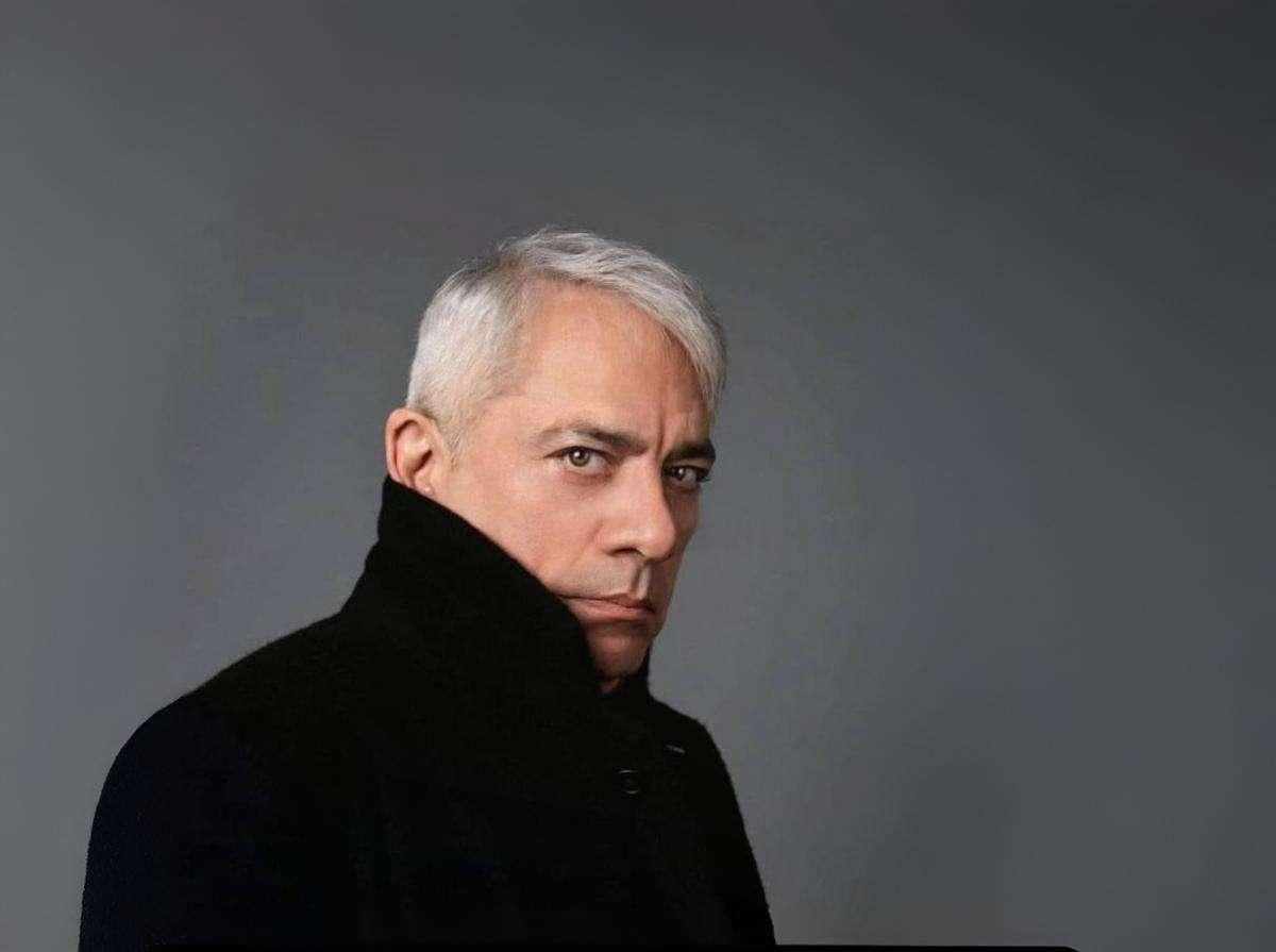 Roberto Moll: «Quiero ser un excelentísimo actor»