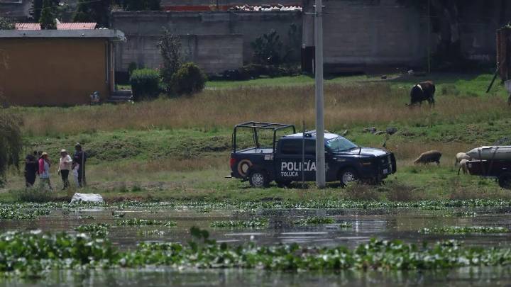 Localizan cuerpo flotando en presa de Tlachaloya