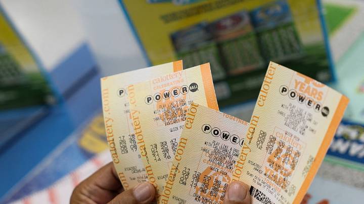 Powerball jackpot soars to $1.3 billion after no winner Monday night