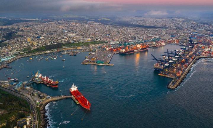 Puerto San Antonio registra aumento de 10% de carga movilizada en el año