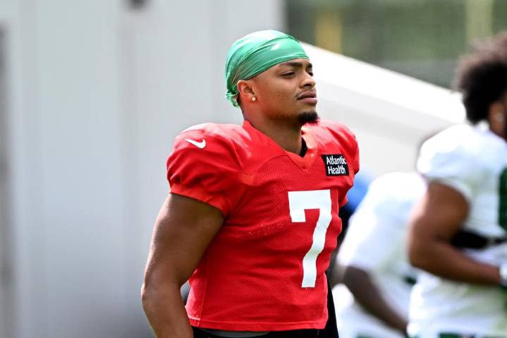 2025 Jets predictions, player props: How we're betting Justin Fields' first season in New York