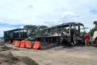Autobús incendiado en autopista Córdoba