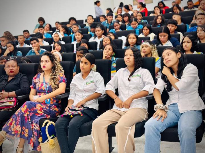 CERO TABÚ: «Que los padres orienten a sus hijos sobre los métodos anticonceptivos»: Jonaithy Llorente, en foro conmemorativo de la Semana Andina