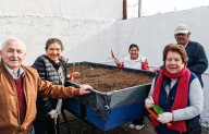 Adultos mayores fortalecen la autosustentabilidad de alimentos con talleres de huerta