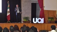 Universidad Quetzalcóatl Irapuato recibe a exsecretario ejecutivo del Instituto Nacional Electoral para conferencia