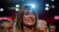 La esposa del presidente del Gobierno de España niega ante un juez haber malversado