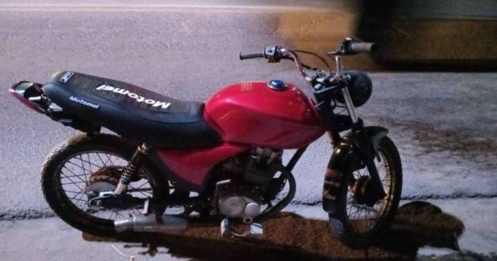 Recuperan una motocicleta robada y arrestan a dos jóvenes