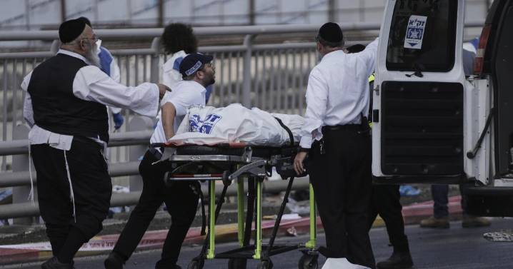 Palestinos armados matan a 6 personas en ataque en una parada de autobús de Jerusalén