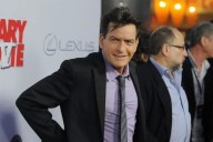 Admite Charlie Sheen 'vergüenza' por su pasado con drogas