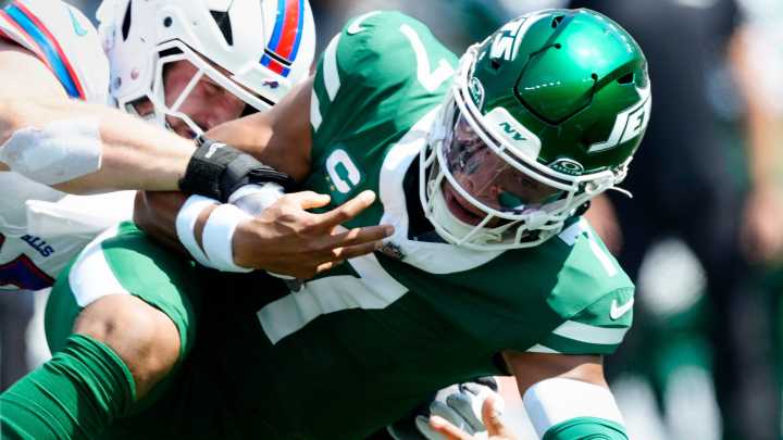 Justin Fields injury: Jets QB evaluated for concussion after hit from Joey Bosa