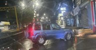 Estampa ebrio su camioneta sobre banqueta en el Zaragoza