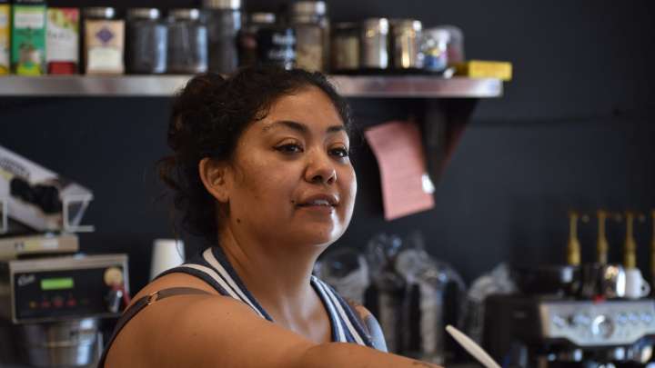 La lucha de una mujer por salvar el negocio de tortillas de su familia en un histórico barrio de Tucson