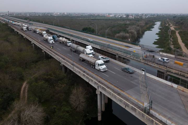 Por mar y tierra: 21 aduanas en 13 Estados bajo sospecha de contrabando de combustible