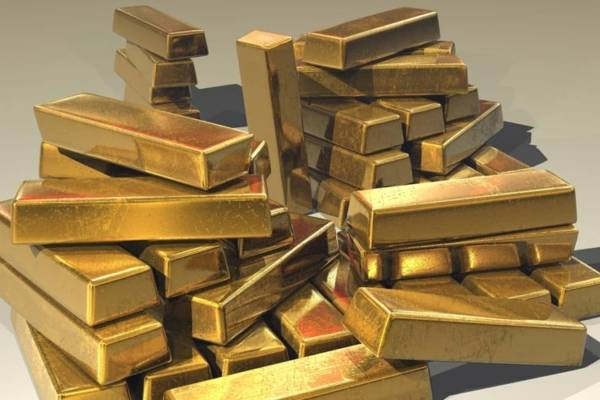 Oro marca nuevos máximos históricos, cerca ya de los 3.740 dólares por onza