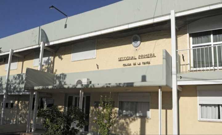 Un policía fue detenido al ser denunciado por su pareja