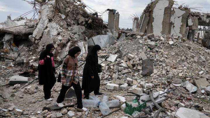 Israel airstrikes hit northeastern Lebanon, kill 5