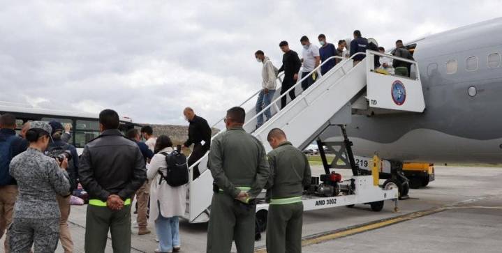 Llegará a Buenos Aires el primer vuelo con argentinos deportados desde EE.UU. por Donald Trump