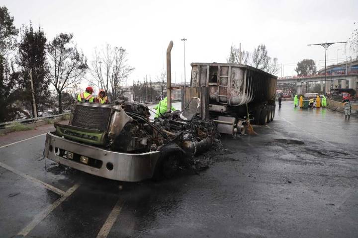 Explosión de pipa de gas en Iztapalapa deja al menos tres muertos