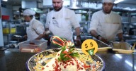¡Barato! Chile en nogada a 700 pesos: familias gastan hasta 10 días de salario
