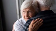 El Alzheimer afecta a más de 500 mil personas en Argentina: cómo prevenirlo y qué cuidados tener