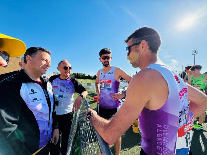 Las ayudas a clubes del programa de Escuelas Deportivas se han incrementado un 24% en los últimos dos años, y suponen 93.000 euros para 23 entidades El concejal de Deportes, Francisco Villaescusa, inf