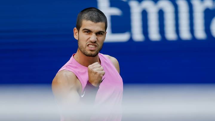 El grito de Carlos Alcaraz al llevarse el primer set contra Djokovic en el US Open