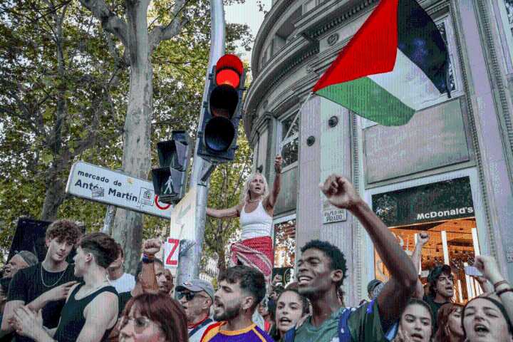 Protestas por el genocidio en la Franja Gaza logran suspender última etapa de la Vuelta Ciclista a España (+Fotos)