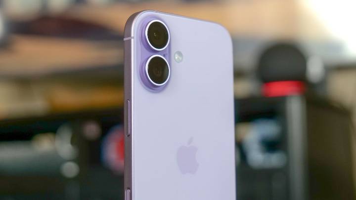 I’ve been using the iPhone 17 for a week — here’s my pros and cons (so far)