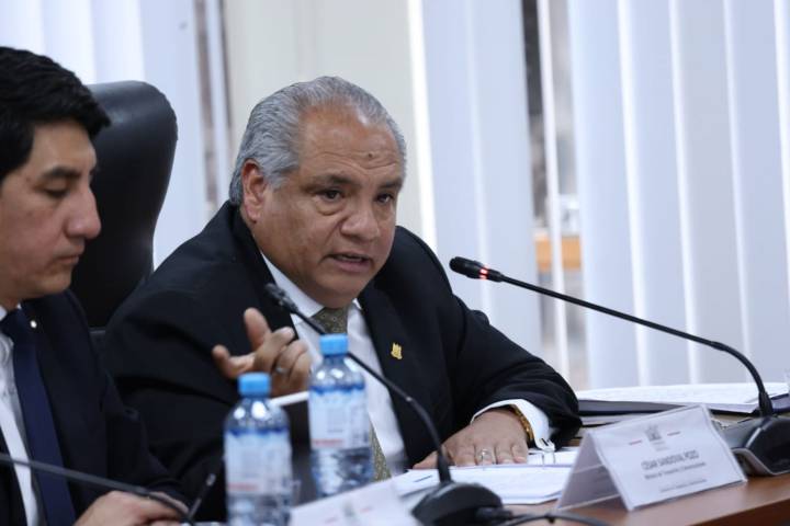 Ministro Sandoval: No respondemos a ninguna consigna política en el tren Lima
