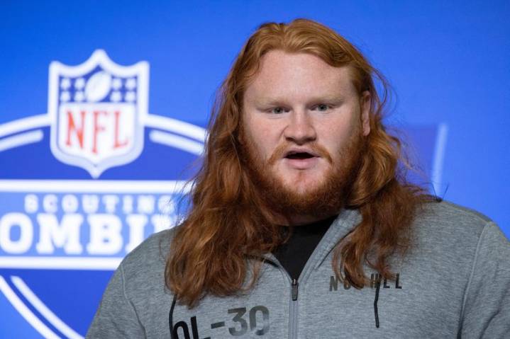 Bucs sign two OL, RG Cody Mauch (knee) headed to IR