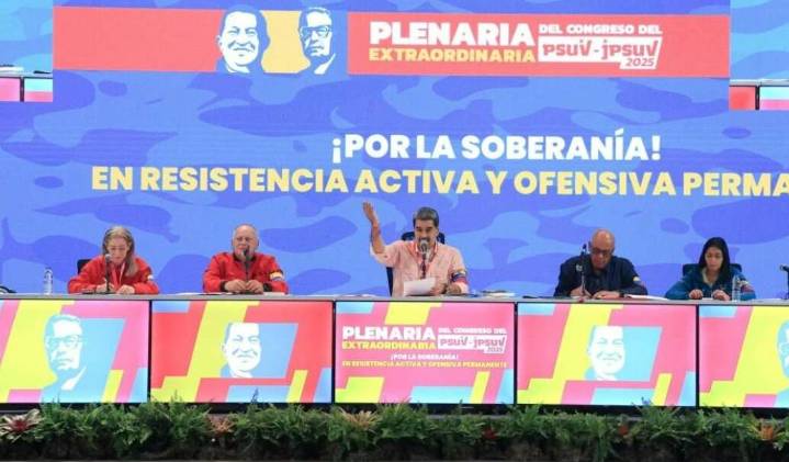 El PSUV debe fortalecer gestión de Gobierno, consolidar Poder Constituyente y prepararse para la lucha armada ordenó Maduro