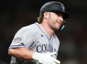 Rockies logra triunfo 4-2 sobre Padres