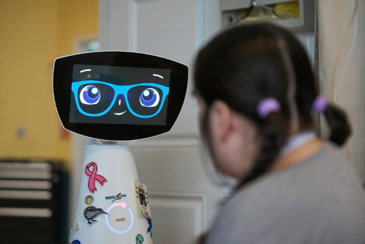 Hospitals use AI robot Robin for emotional support