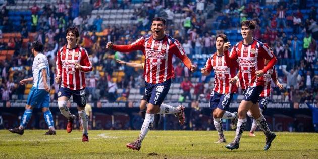Chivas derrota a Puebla y logra dos victorias consecutivas por primera vez en 11 meses
