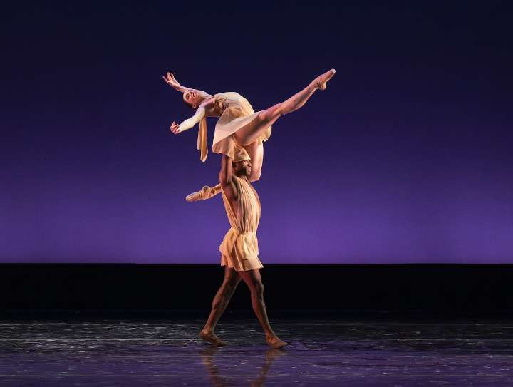 Momix brings ‘Alice in Wonderland’ to life through dance at Playhouse Square