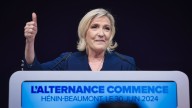 Le Pen da por finiquitado el gobierno de Bayrou y prepara a su partido para elecciones en Francia