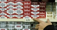 Advierten comerciantes riesgos por aumento de impuestos a cigarros en 2026