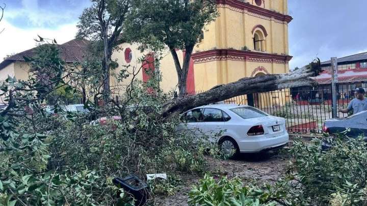 Tornados “culebras” provocan daños materiales en San Cristóbal de Las Casas, Chiapas