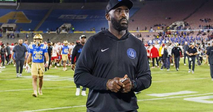 Dylan Hernández: UCLA needs to replace DeShaun Foster, who can't lead the Bad News Bruins to success