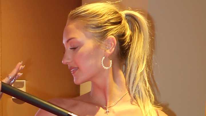 'She might just be perfect' - Boxing ring girl Sydney Thomas amazes fans and shows off hidden sporting talent