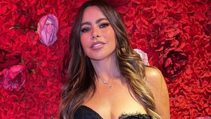 ‘Can’t Stop Watching the Video’: Sofía Vergara’s Curve-Hugging Dress Steals the Show, But Fans Couldn’t Stop Talking About One Unexpected Detail 