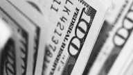 El dólar oficial anotó la mayor suba semanal desde la devaluación de 2023 y quedó a solo 1,3% del techo de la banda