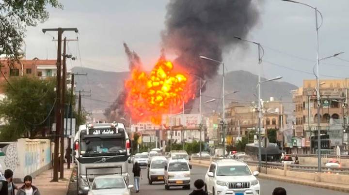 Tras atacar a Hamas en Qatar, Israel bombardeó Yemen y advirtió que buscará a sus enemigos en cualquier lugar