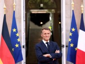 Frente al caos político que se avecina en Francia, Macron pide una línea de auxilio a los socialistas
