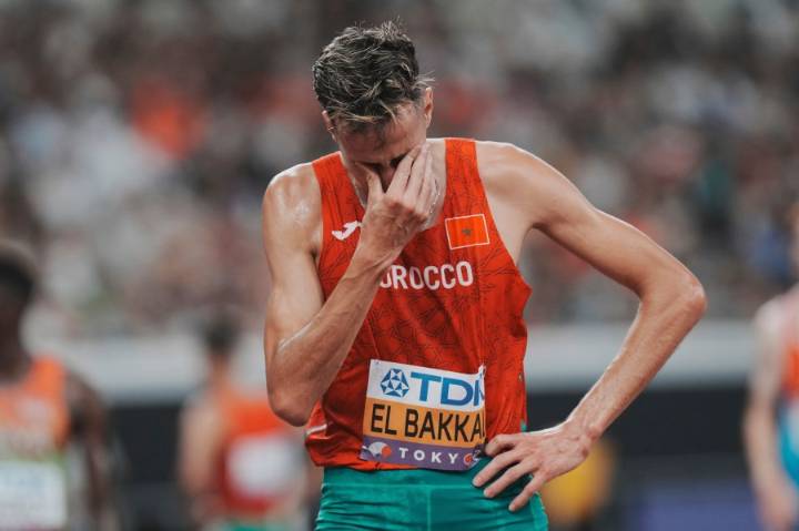 Duplantis gives Japanese fans what they came for -- another world record in pole vault