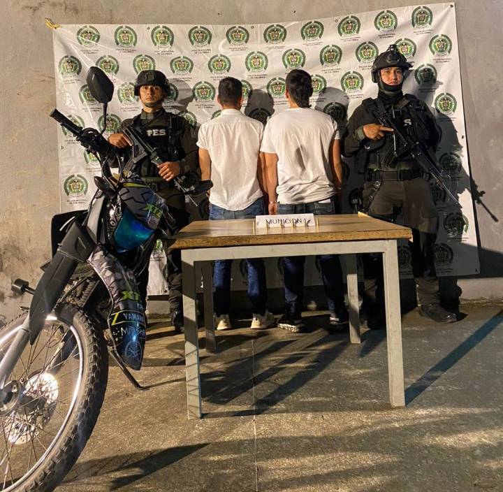 Dos personas capturadas e incautación de cartuchos para pistola