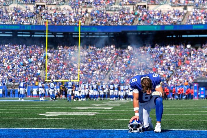 Jaxson Dart's 15-yard touchdown run ignites Giants' offense on opening drive of his first start