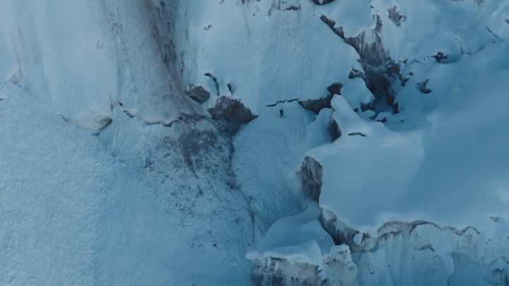 Firma el primer descenso integral del Everest esquiando y sin oxígeno extra